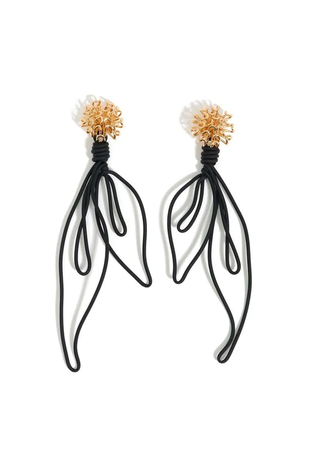 Gold Chrysanthemum Earrings With Black Leaves Black Women Bimba Y Lola Bimba Y Palomo