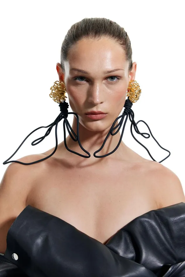 Gold Chrysanthemum Earrings With Black Leaves Black Women Bimba Y Lola Bimba Y Palomo Gold Chrysanthemum Earrings With Black Leaves Black Women Bimba Y Lola Bimba Y Palomo