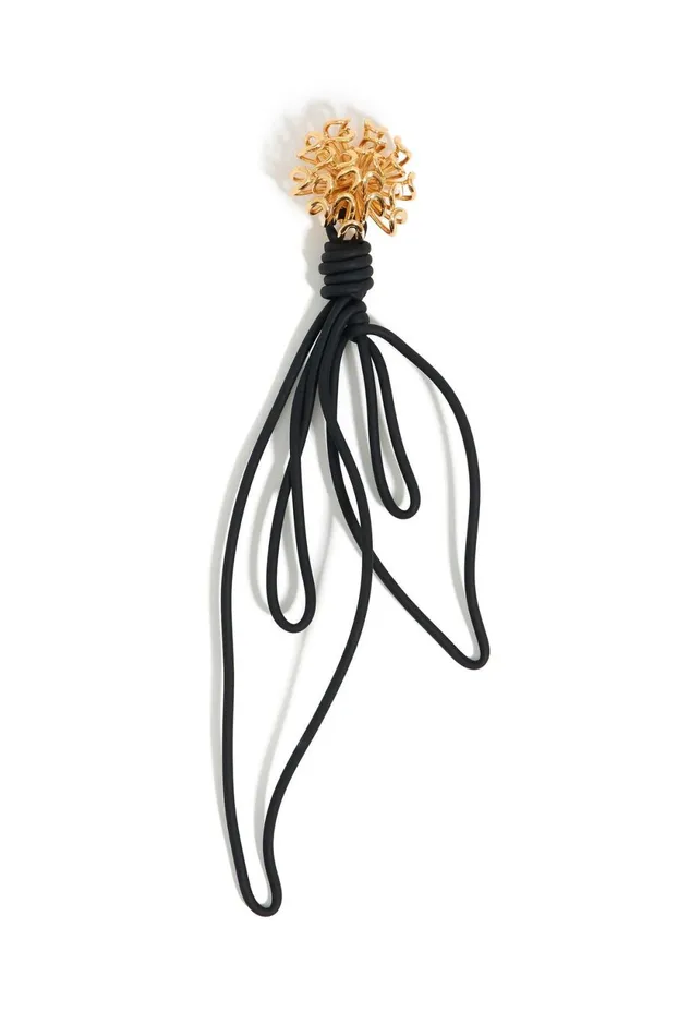 Gold Chrysanthemum Earrings With Black Leaves Black Women Bimba Y Lola Bimba Y Palomo Gold Chrysanthemum Earrings With Black Leaves Black Women Bimba Y Lola Bimba Y Palomo