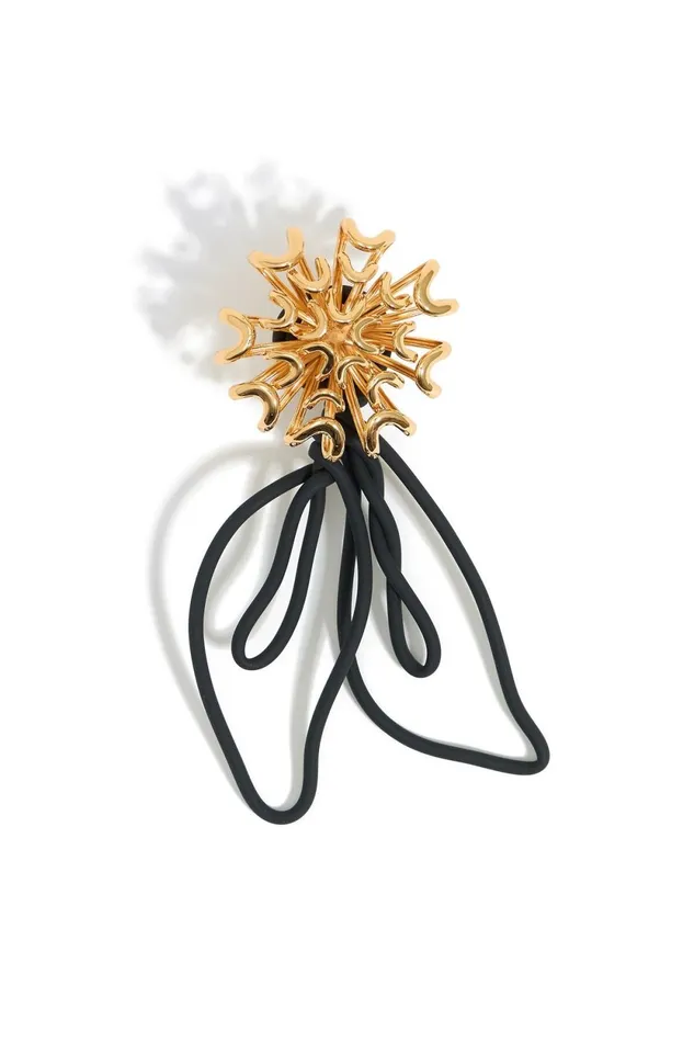 Gold Chrysanthemum Ring With Black Leaves Black Women Bimba Y Lola Bimba Y Palomo Gold Chrysanthemum Ring With Black Leaves Black Women Bimba Y Lola Bimba Y Palomo