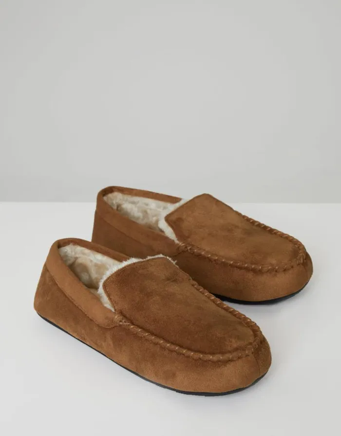 Men Tan Suedette Moccasin Slippers With Faux Fur Lining Threadbare Slippers