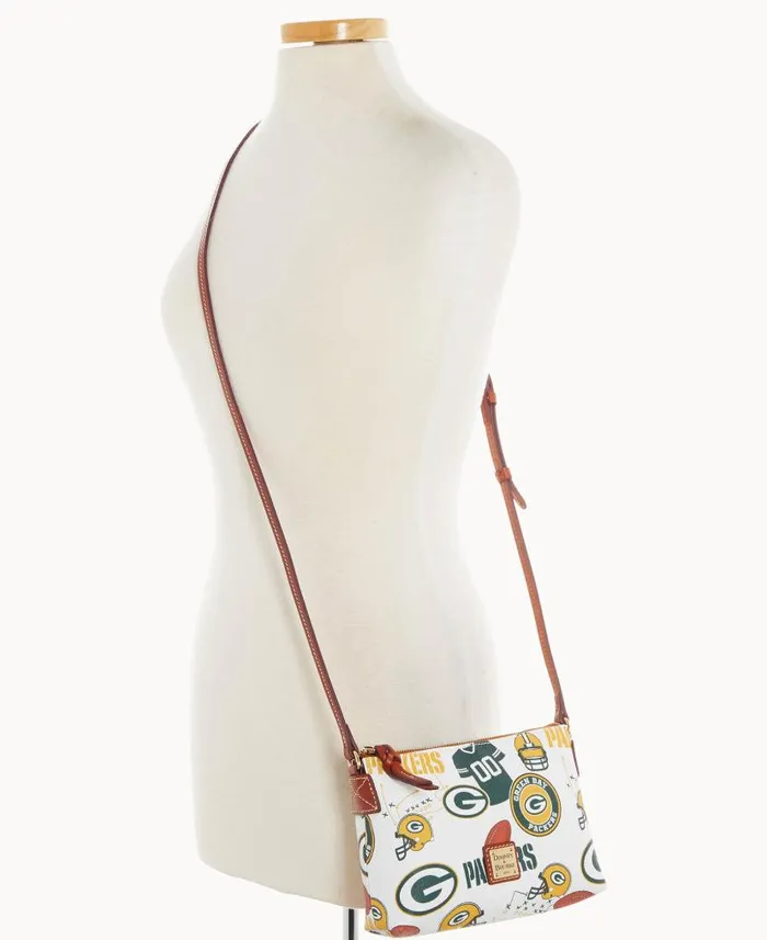 NFL Packers Crossbody Pouchette Packers Woman Dooney and Bourke Crossbodies