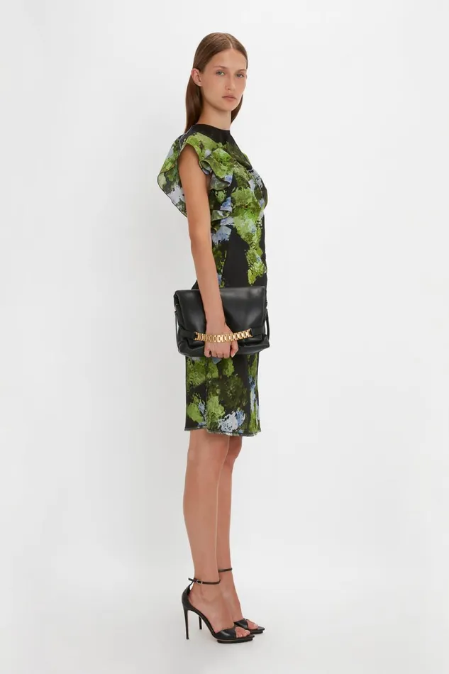 Shoulder Bags Women Victoria Beckham Puffy Chain Pouch With Strap In Black Leather