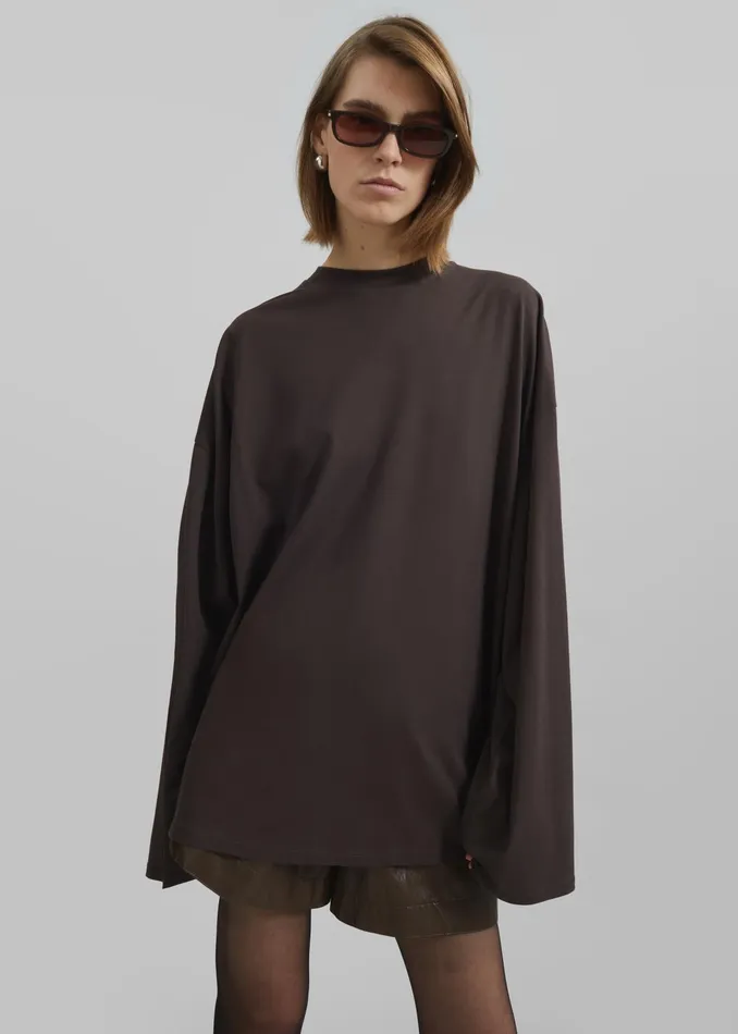 The Frankie Shop Tops Rio Oversized Sleeve Tee 8211 Dark Brown 8211 Women