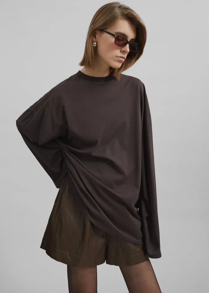 The Frankie Shop Tops Rio Oversized Sleeve Tee 8211 Dark Brown 8211 Women