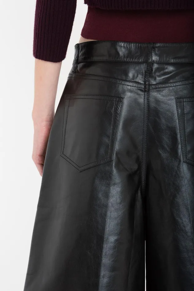 Trousers and Shorts Women Victoria Beckham Leather Bermuda Short In Black