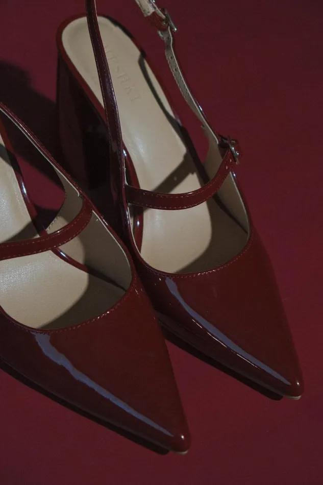 Women Meshki Shoes Valerie Pointed Heels 8211 Red