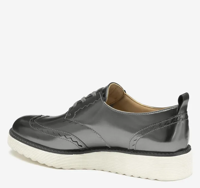 Women Mitzi Scalloped Wingtip Pewter Metallic Italian Sheepskin JohnstonandMurphy Mules and Loafers Women Mitzi Scalloped Wingtip Pewter Metallic Italian Sheepskin JohnstonandMurphy Mules and Loafers